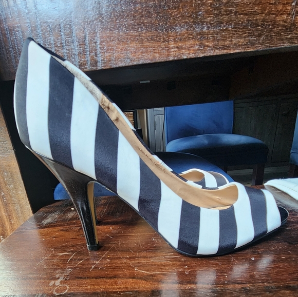 Size 10W Striped Open Toed Heels - Picture 2 of 5